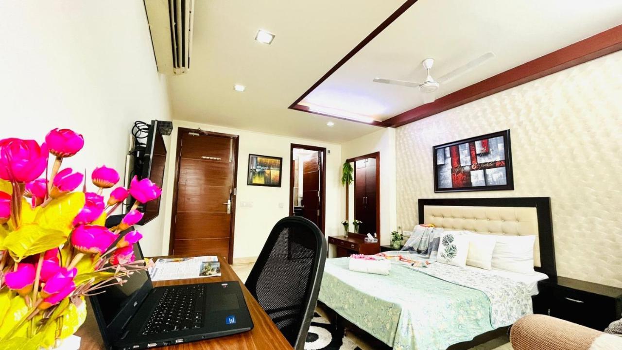 Bluo Cozy Studio With Balcony - Green Park Hkv Apartment New Delhi Bagian luar foto