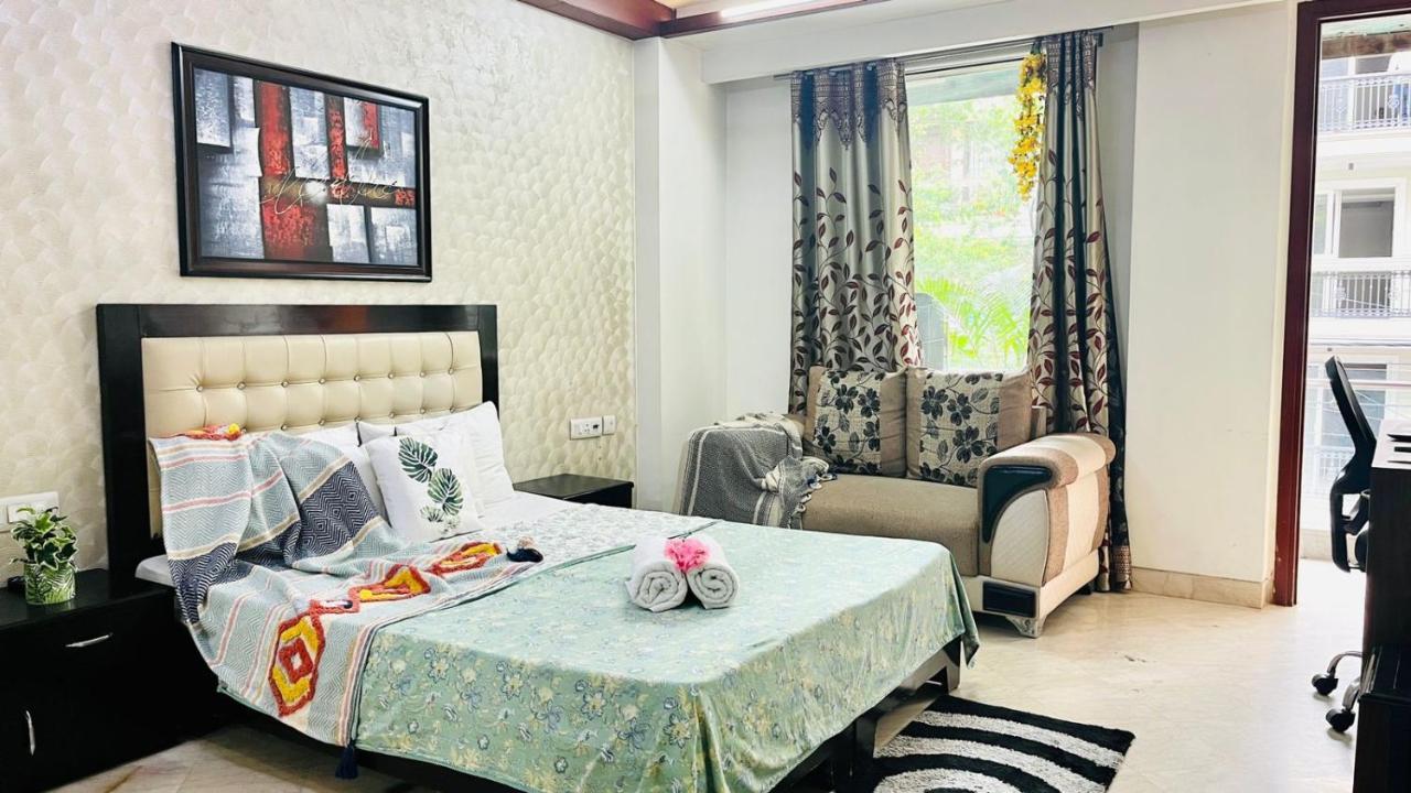 Bluo Cozy Studio With Balcony - Green Park Hkv Apartment New Delhi Bagian luar foto